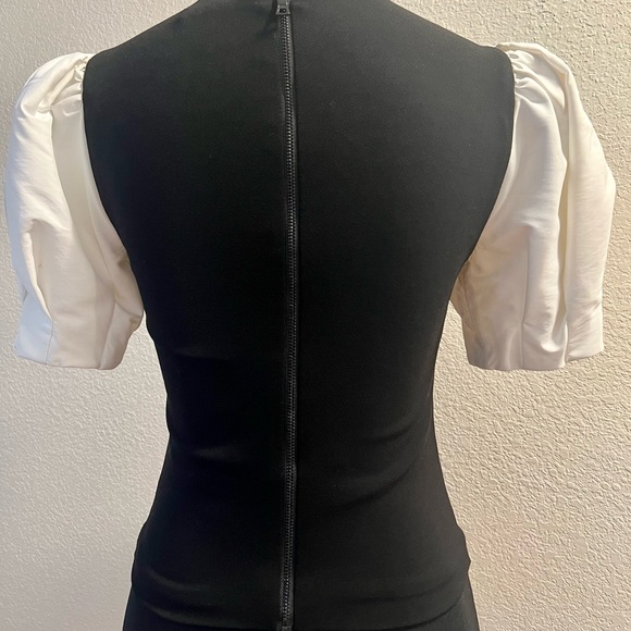 alice + olivia
Aubrey Puff Sleeve Crop Top - Picture 3 of 9